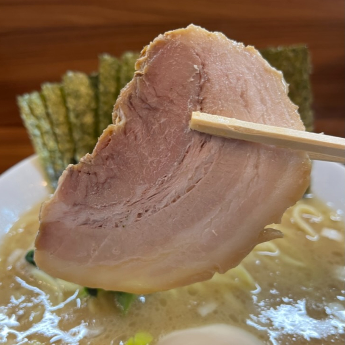 横浜豚骨醤油ラーメンYOLOチャーシュー