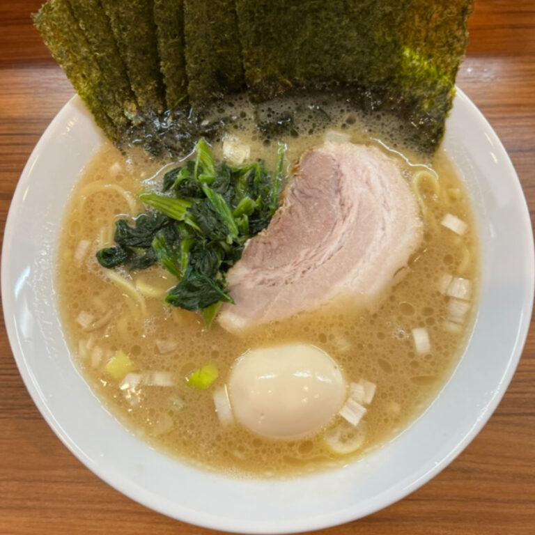 横浜豚骨醤油ラーメンYOLOのり味玉ラーメン