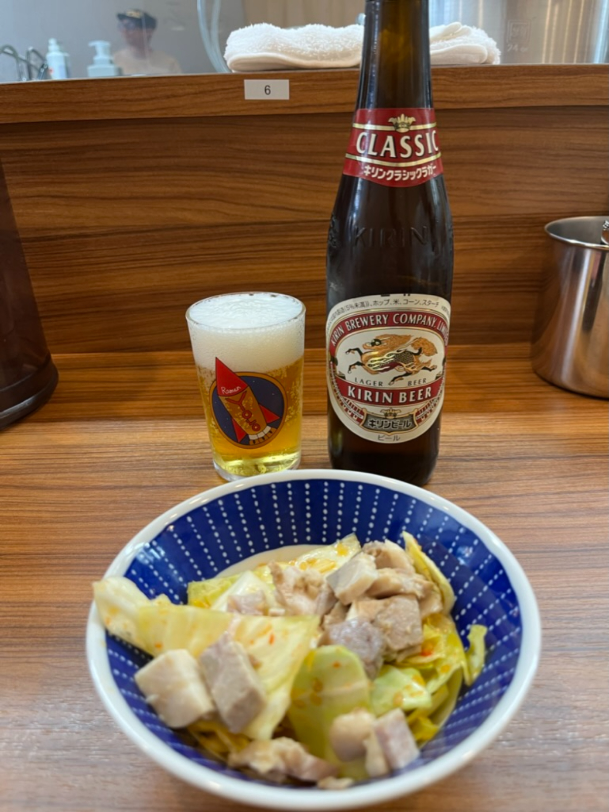 横浜豚骨醤油ラーメンYOLOビールとキャベチャー