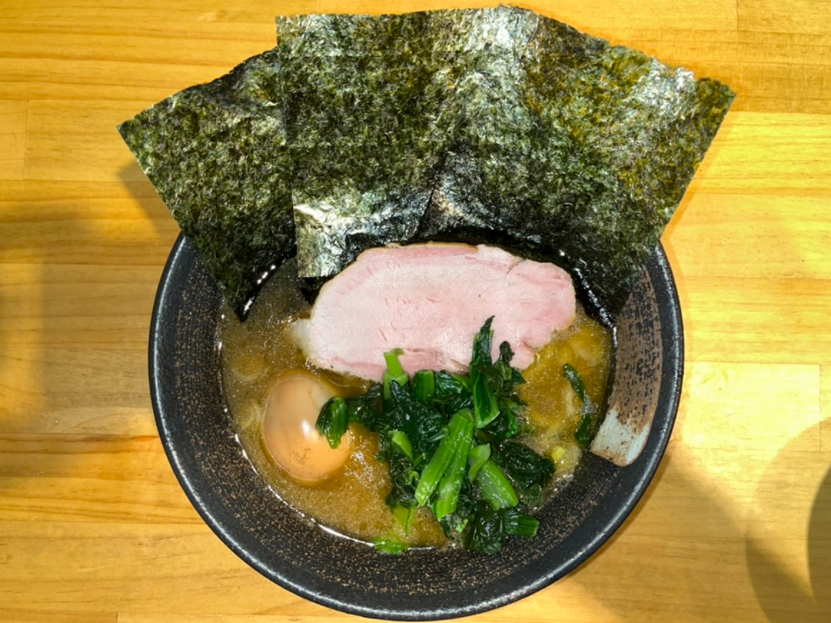 麺家燻豚骨醤油ラーメン燻製味玉