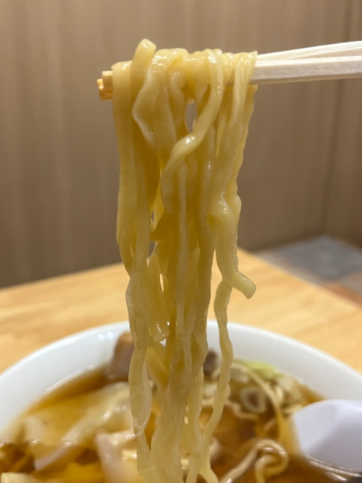 谷ラーメン麺上げ