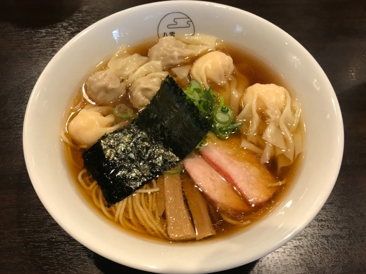 八雲特製ワンタン麺黒だし