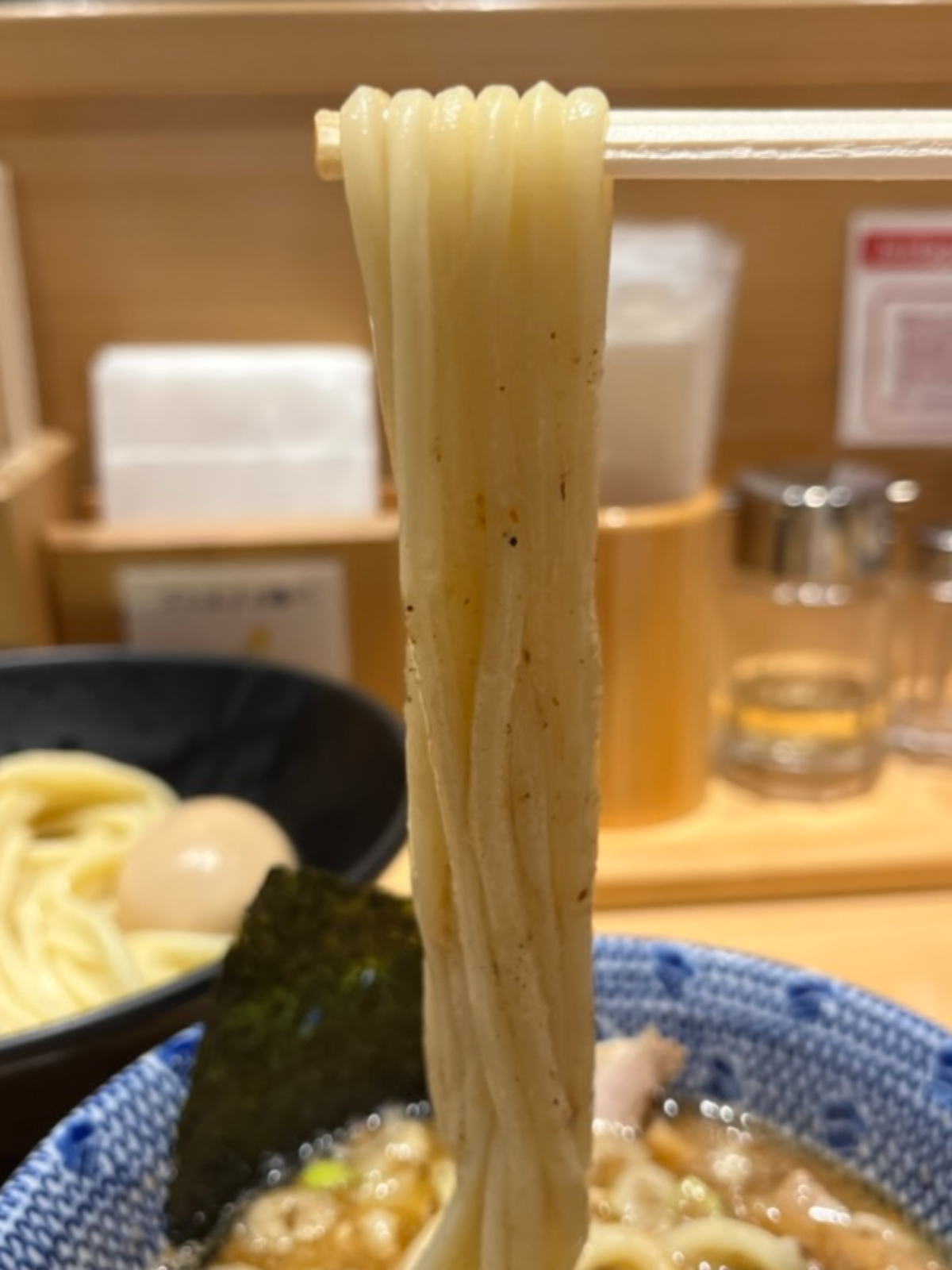 頑者本店麺上げ