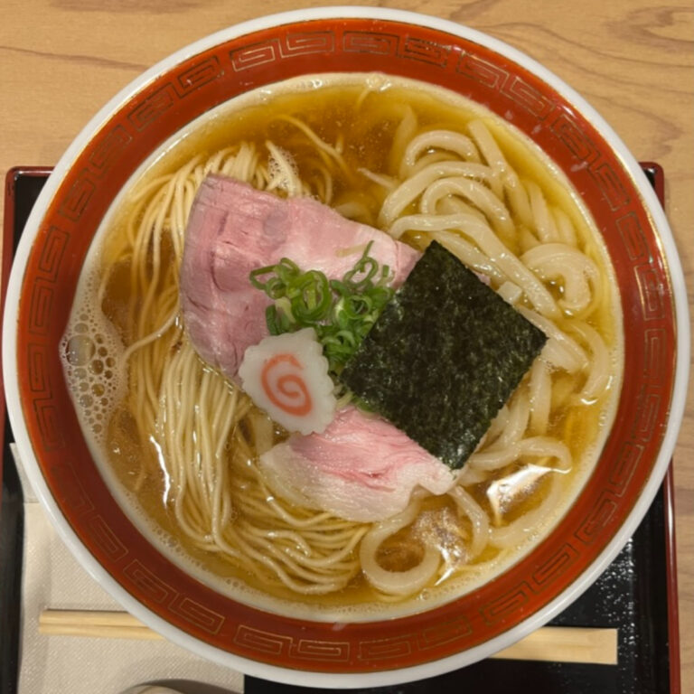 瀬戸内食堂ねいろ屋伊吹いりこの中華そばうどんあいもり