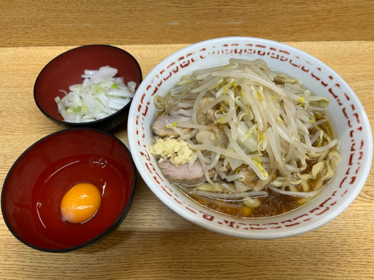 ラーメン二郎環七新新代田店小ラーメンネギ生卵