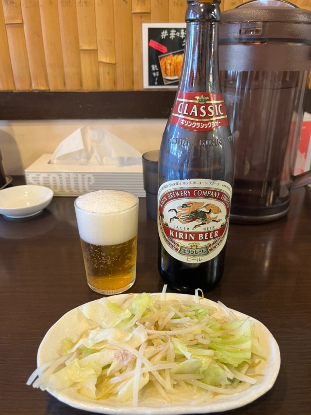 來々軒ビールと突き出し