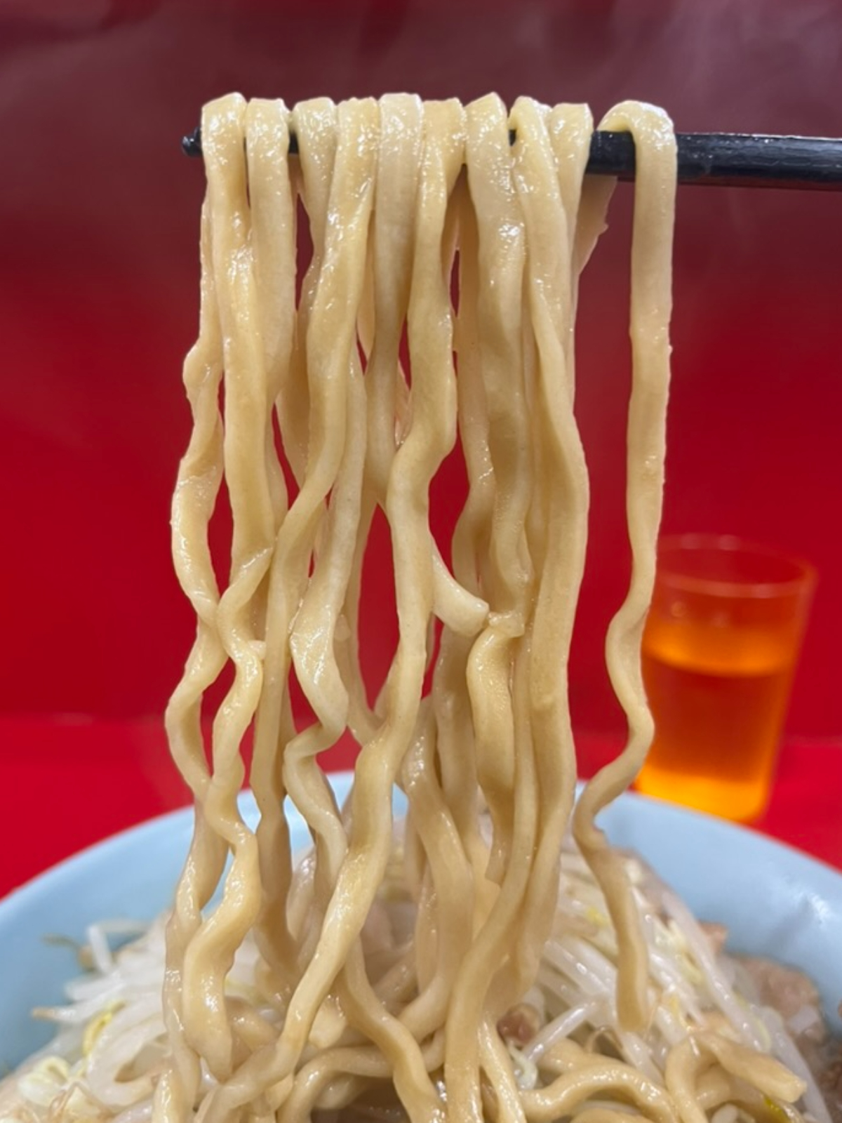 ラーメン二郎新宿歌舞伎町店麺上げ