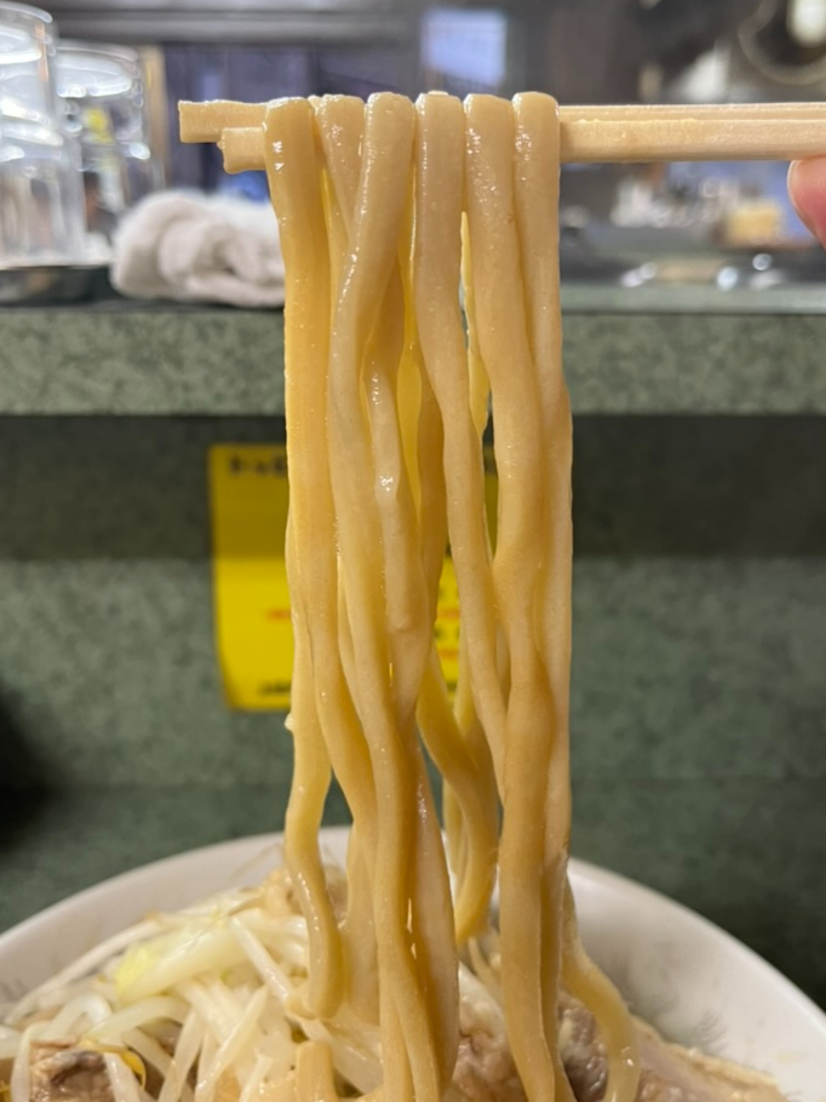 ラーメン二郎新宿小滝橋通り店麺上げ