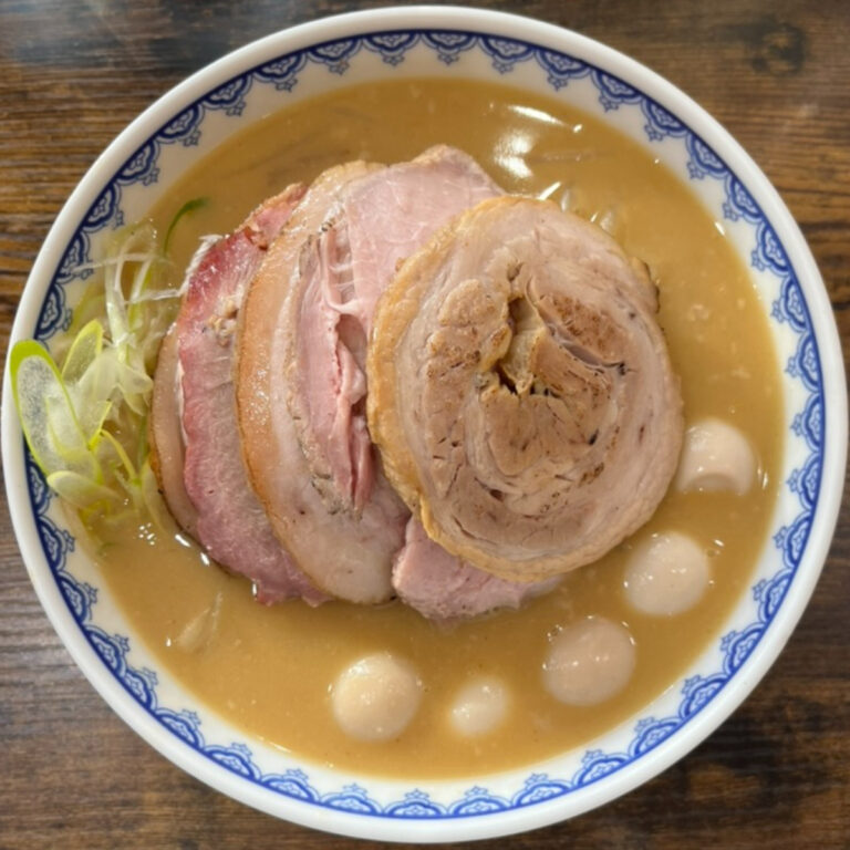 味噌ラーメン雪ぐに味噌ラーメンチャーシュー全種乗せ味付けうずら