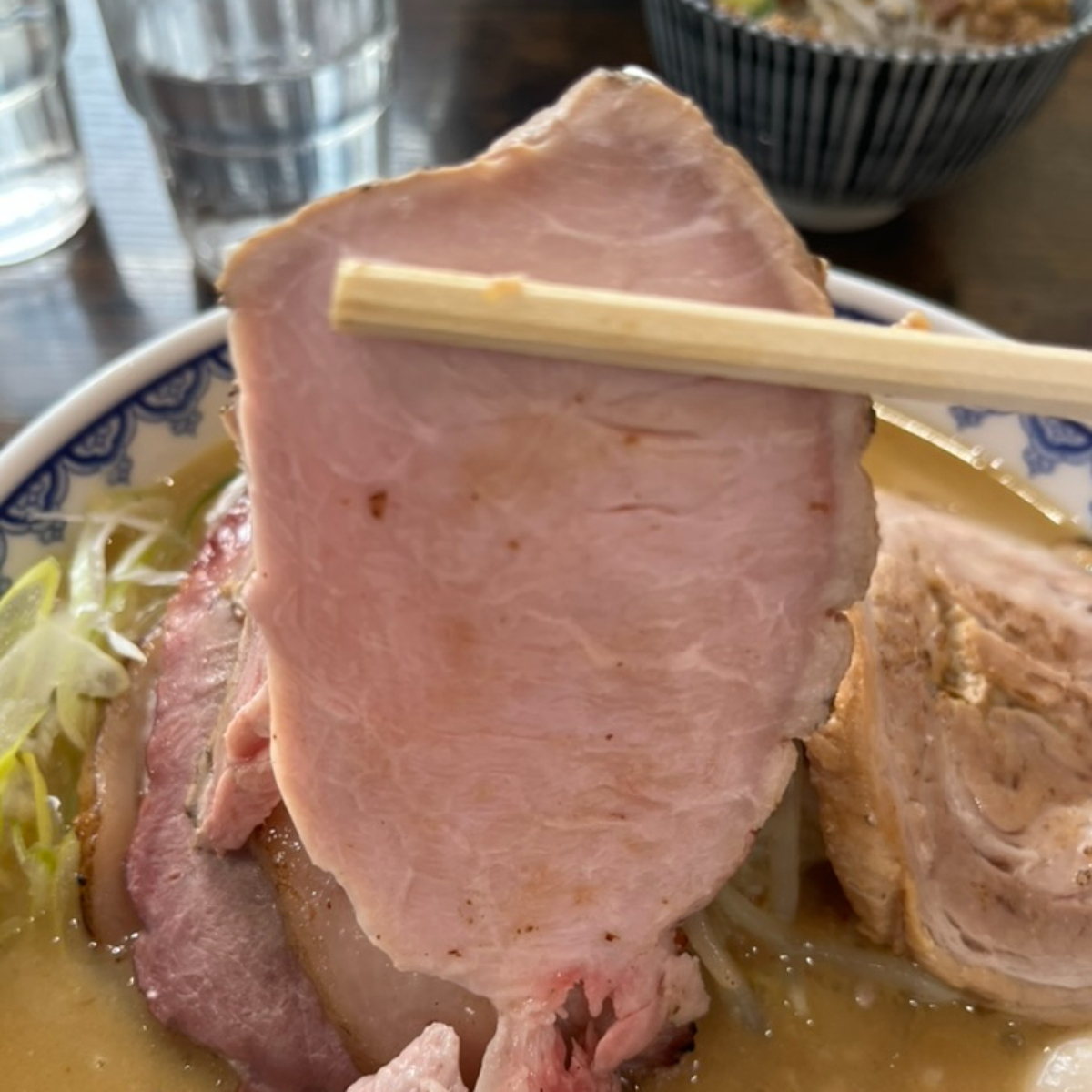 味噌ラーメン雪ぐにレアチャーシュー