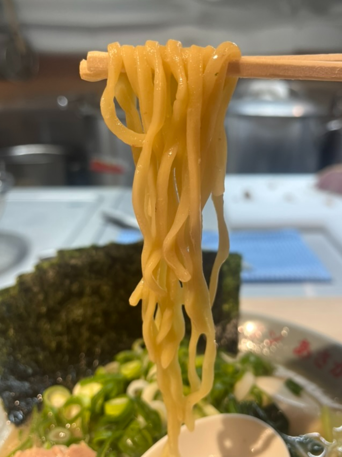 横濱ラーメンあさが家上野店麺上げ