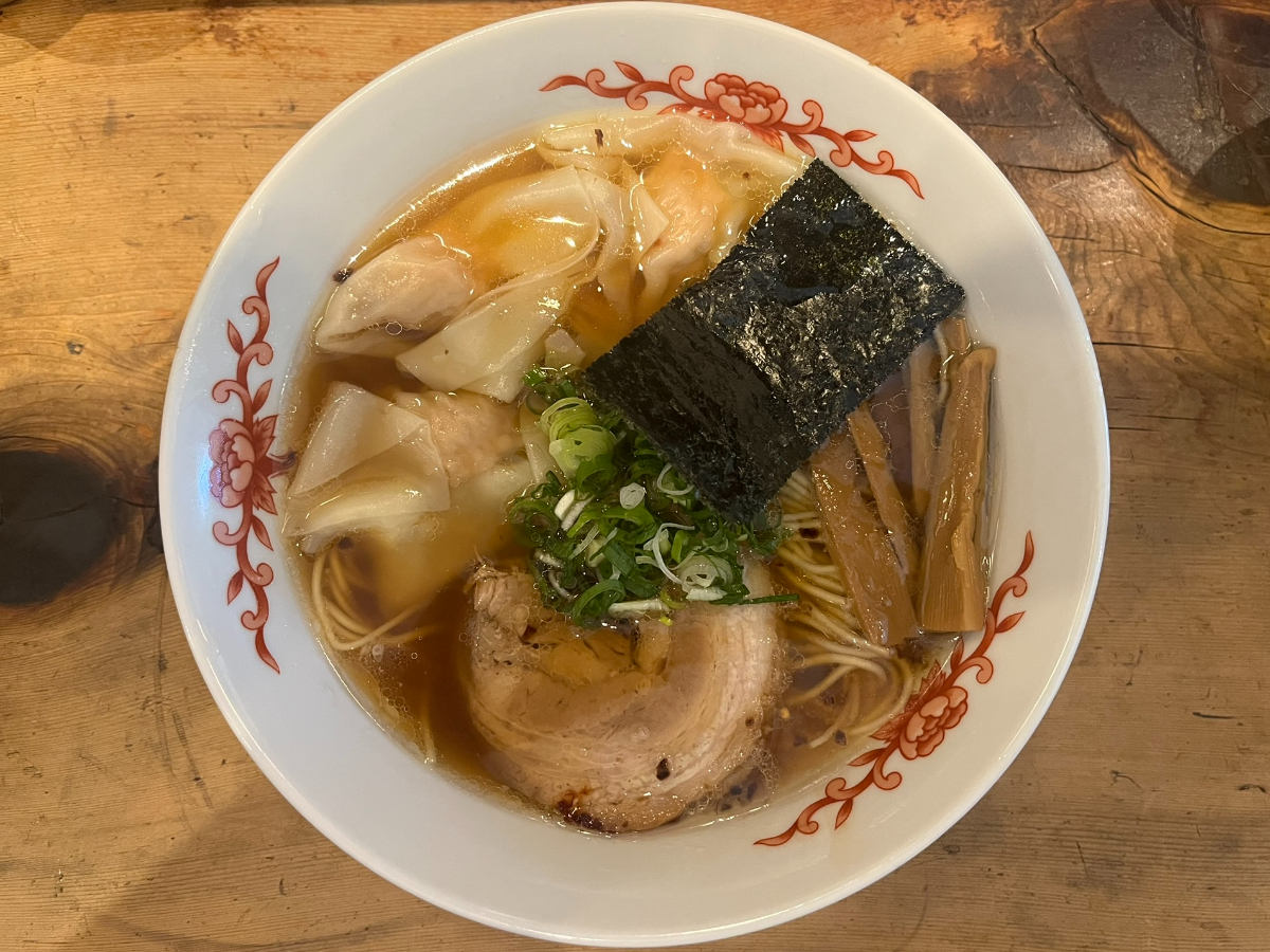 ラーメン専門店なんぞ雲呑入り醤油ソバ