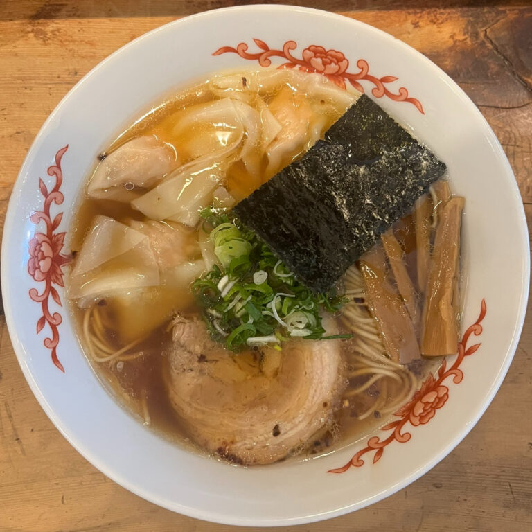 ラーメン専門店なんぞ雲呑入り醤油ソバ