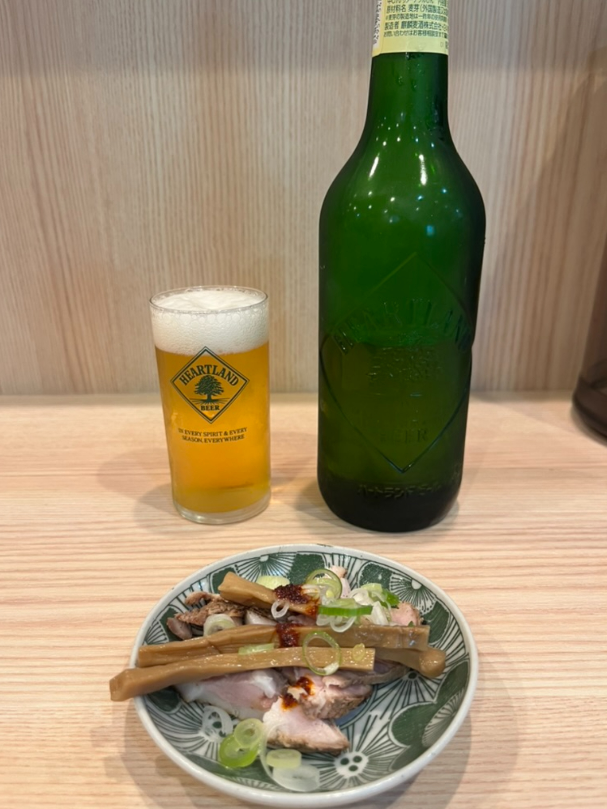 らーめん3000ハートランドビール中瓶とおつまみ