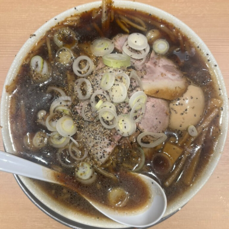 札幌六坊札幌ブラック味玉入り