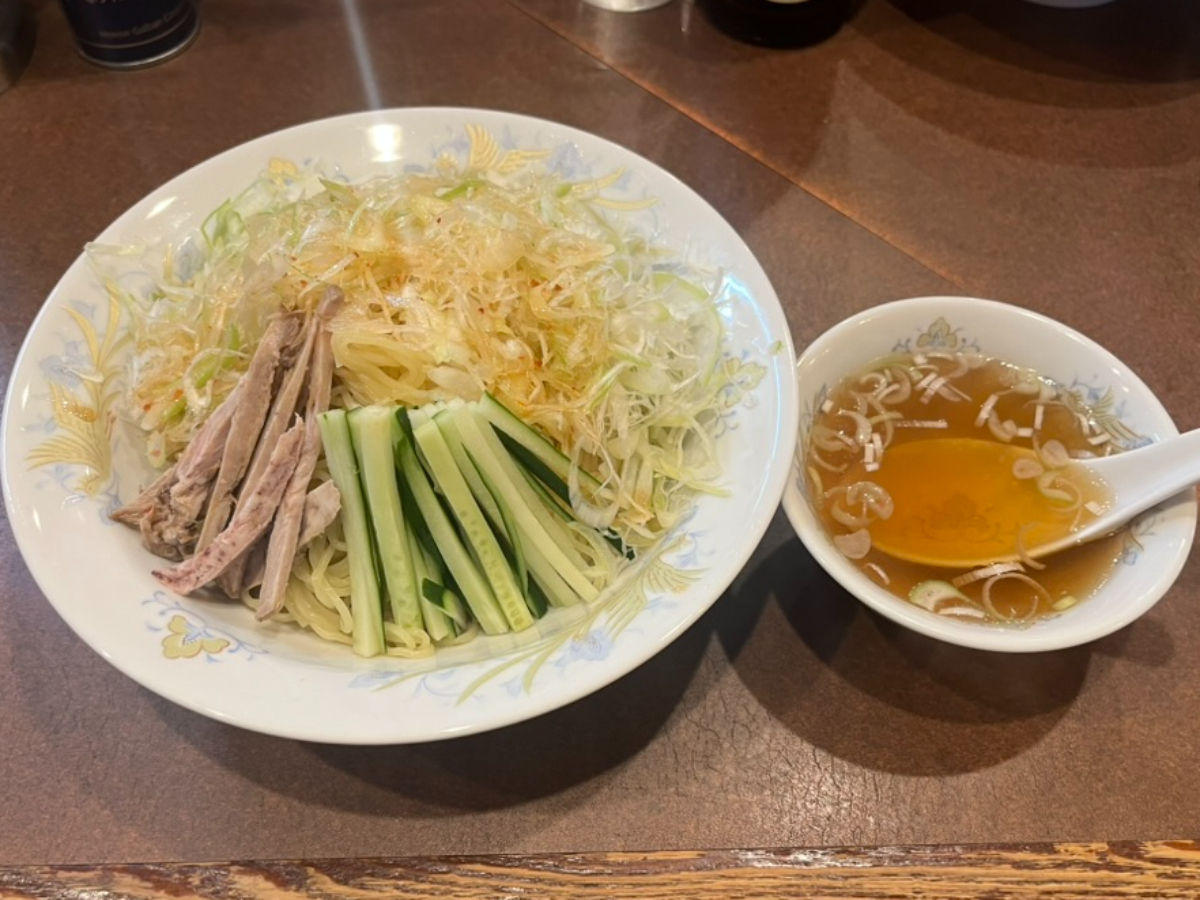 鶏舎冷やし葱そばスープ付き
