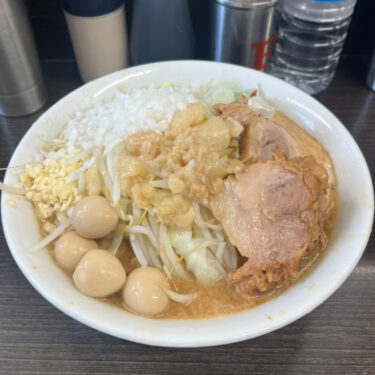ラーメン二郎川越店ラーメン麺増しうずら玉ねぎ