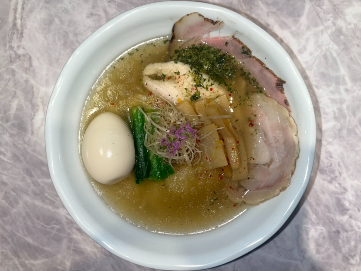 shizuku3種のチャーシューと味玉の塩らーめん