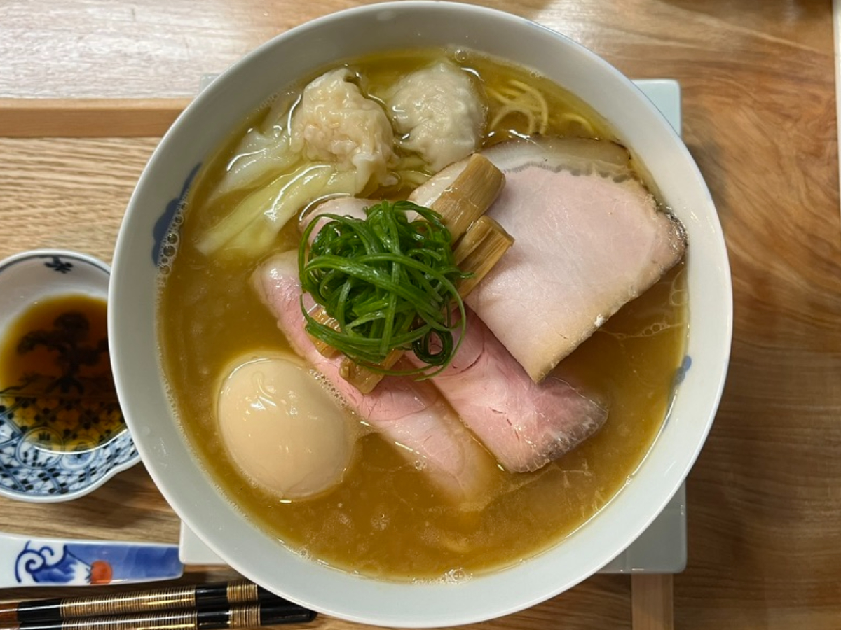 ラーメンWalker東京2026表紙創作麺ひとすじ