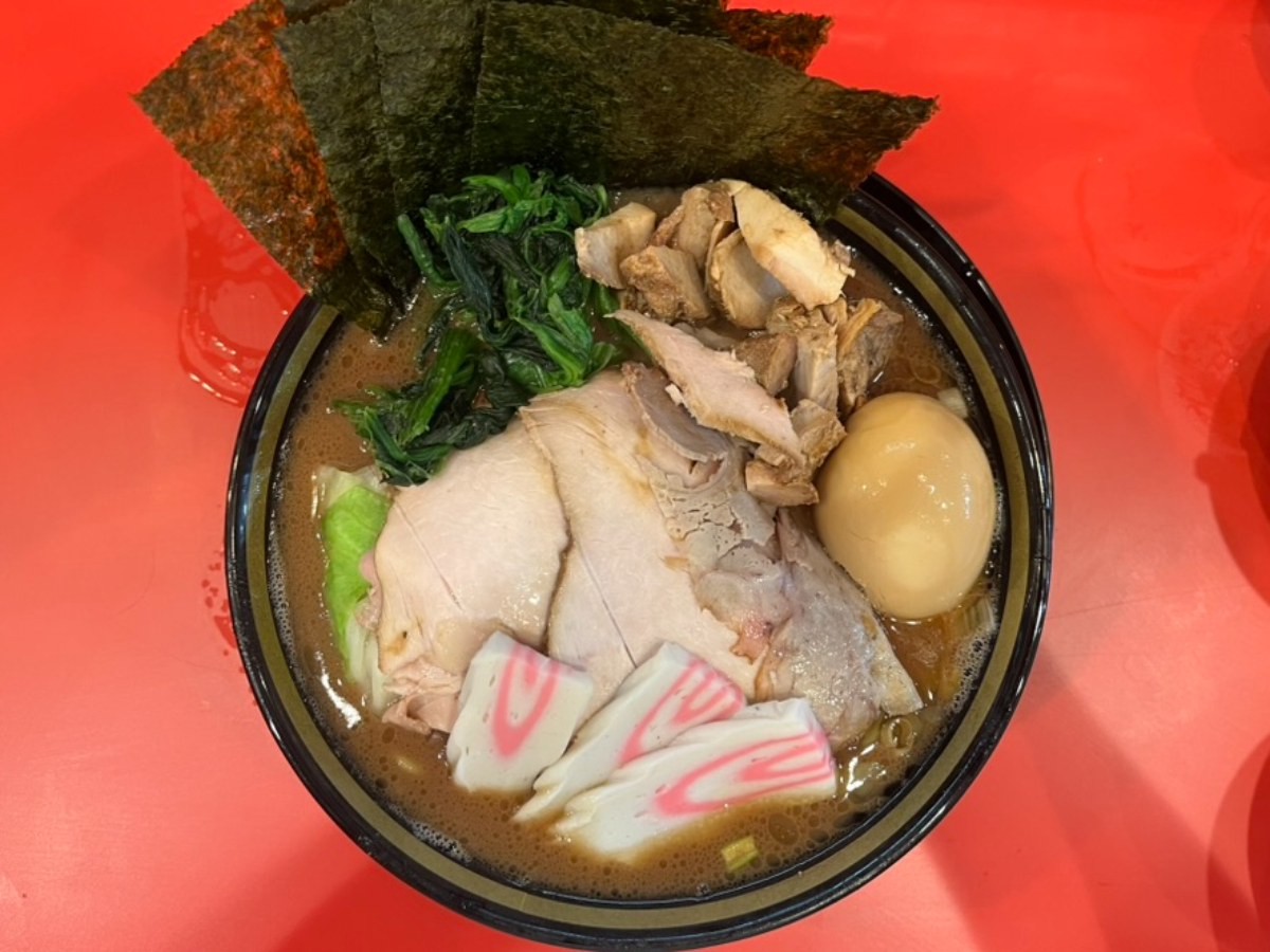 大輝家直伝家系ラーメン大﨑家末広町店特製ラーメン並