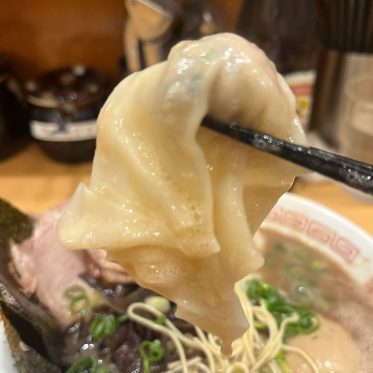 博多ラーメン和ワンタン大葉入り