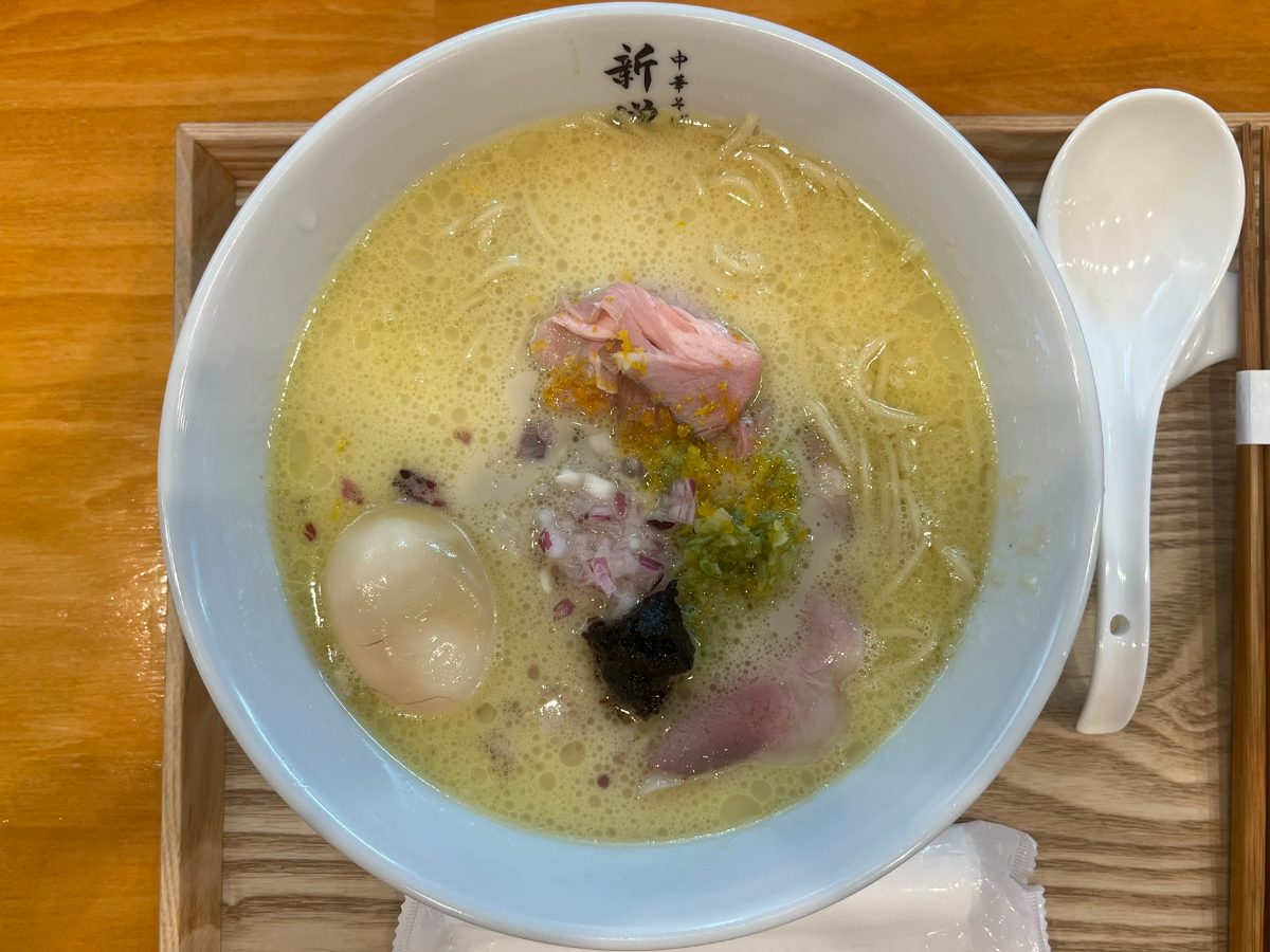 中華そば新増田鶏白湯ラーメン味玉入り