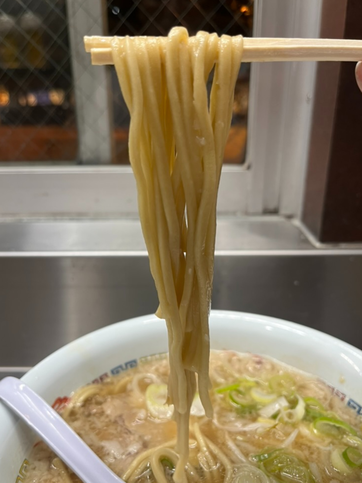 ホープ軒千駄ヶ谷店麺上げ