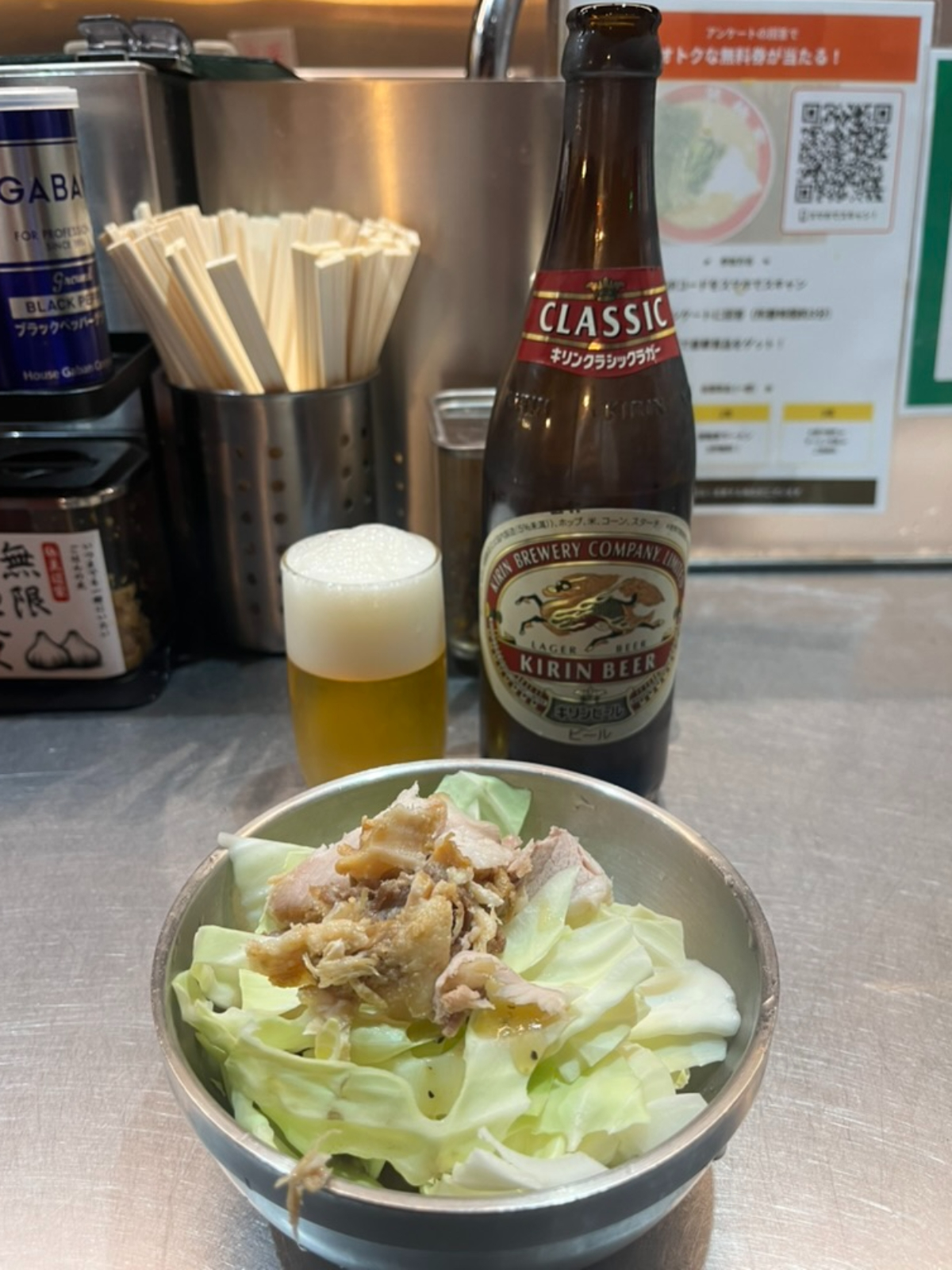 ラーメン箕輪家中野本店ビールとキャベチャ