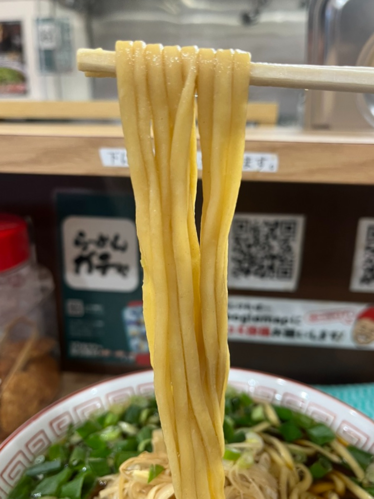 諭吉そば麺上げ