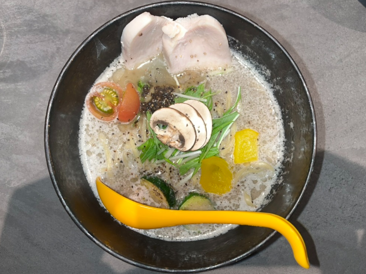 そらのいろ銀座本店キノコベジソバ