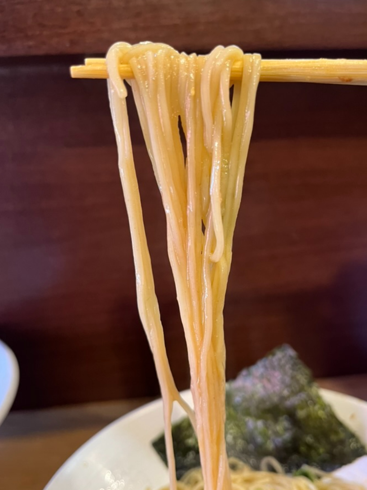 メヂカそば吟魚釜玉中華麺上げ