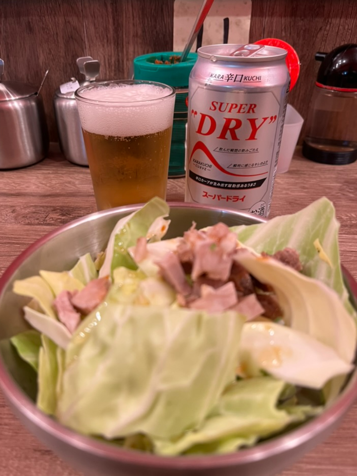 ラーメン六角家 トツカーナ店ビールとキャベチャー