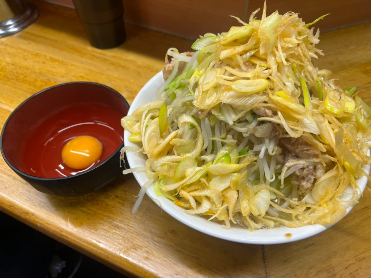 ラーメン二郎立川店麺280g豚2枚ほぐし豚ラーショ風ネギ生たまご
