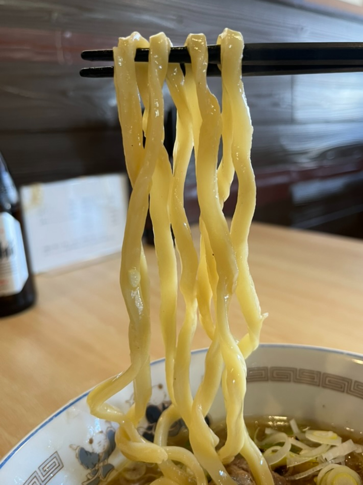 純手打ちラーメン長八麺上げ