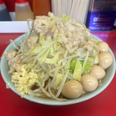 ラーメン二郎中山駅前店小ラーメン味付うずら甘い脂