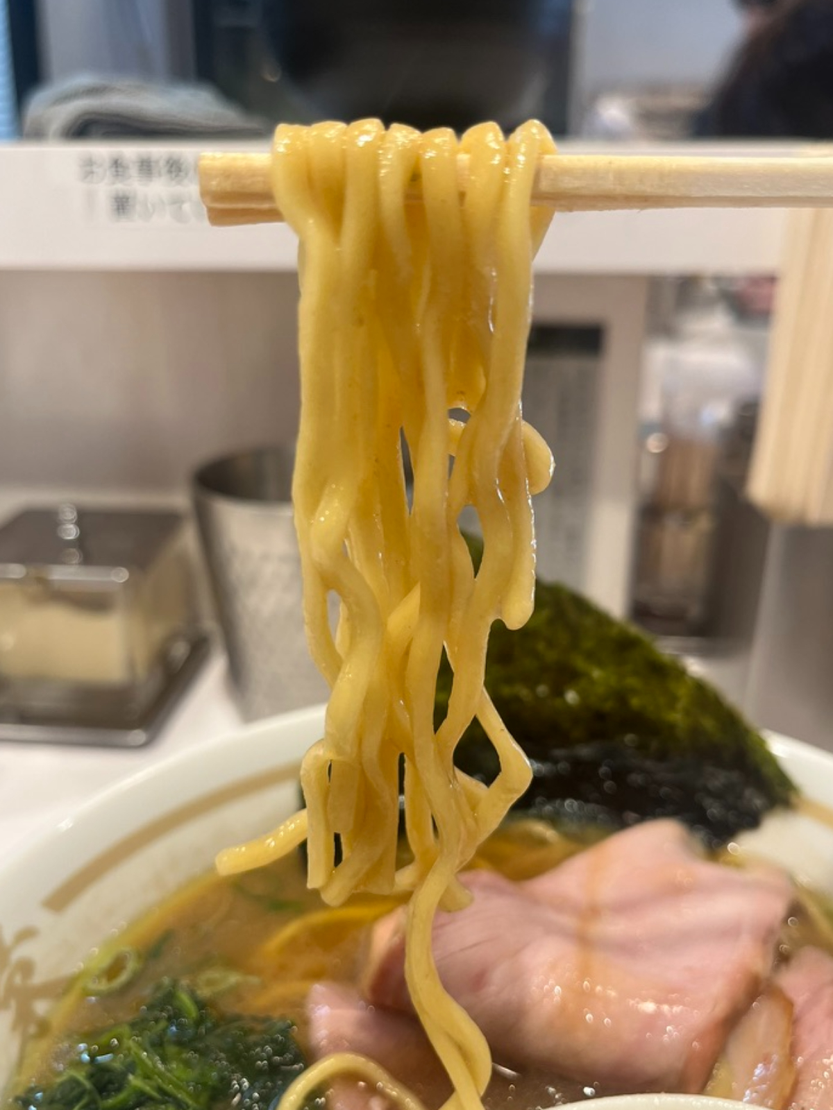 池袋ラーメン梟麺上げ